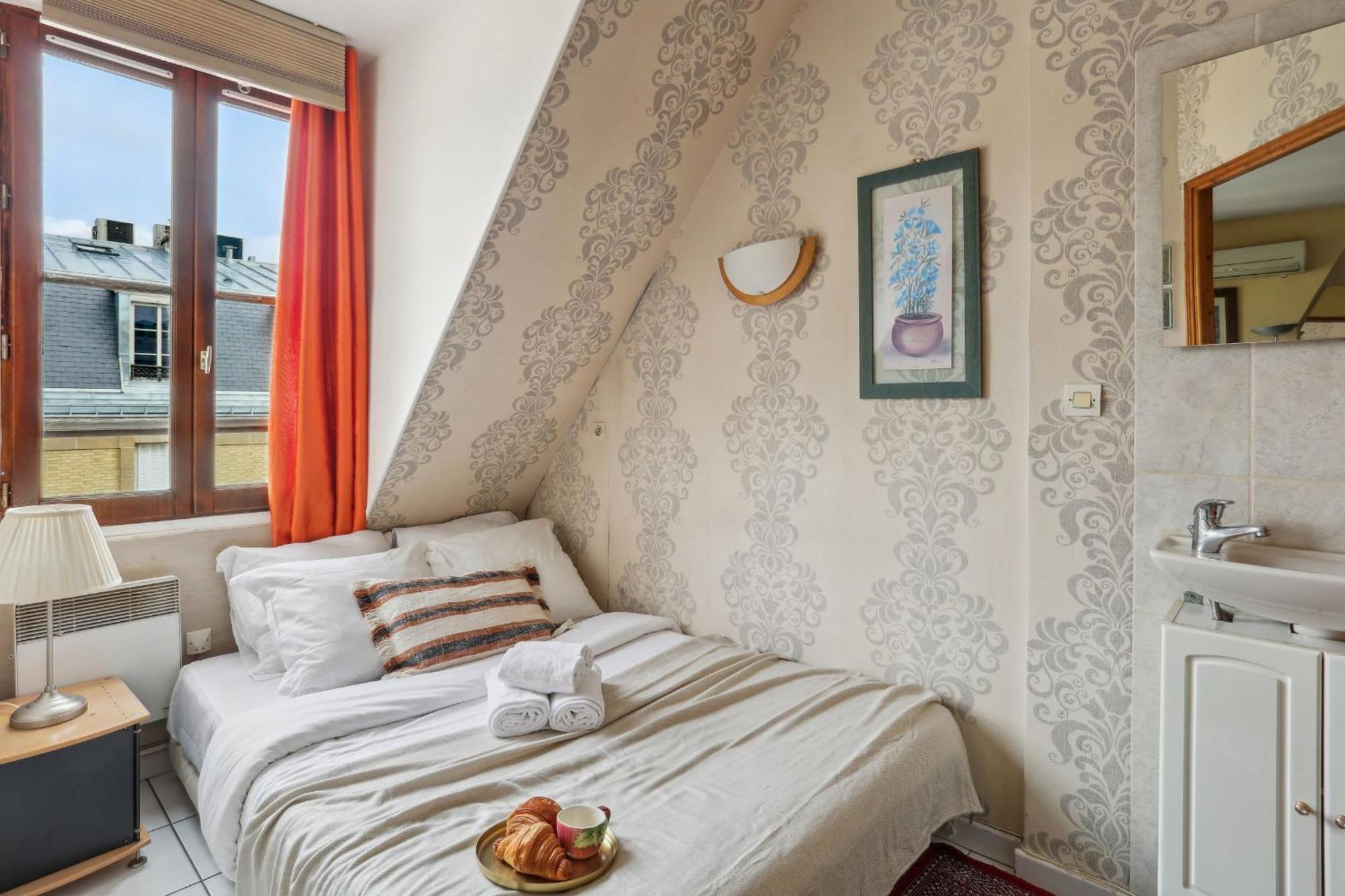 Eiffel Tower & Faubourg - 1Br - Cityapartmentstay باريس المظهر الخارجي الصورة